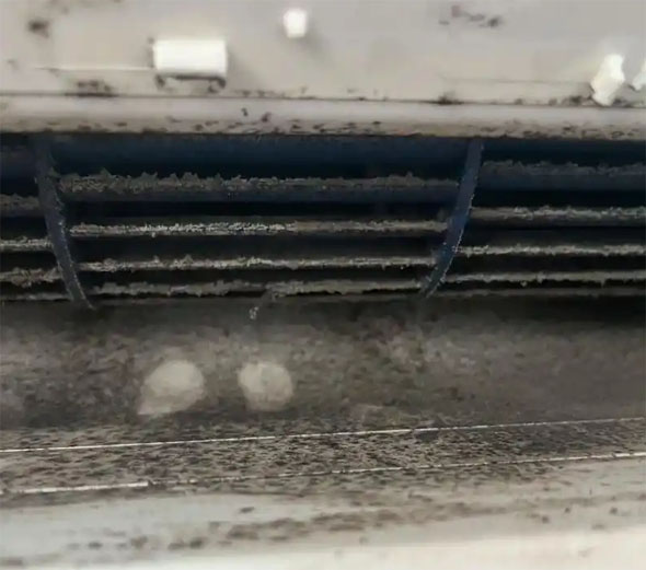 射阳空调吹的风有股烧焦味是怎么回事